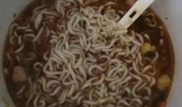 吃泡面视频,一视频带你领略泡面新吃法